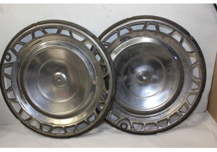 LOT DE 2 ENJOLIVEURS DE ROUE D/378mm...AUTOS ANCIENNES COLLECTIONS