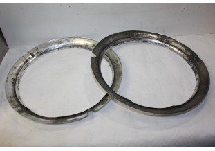 LOT DE 2 ENJOLIVEURS DE ROUE D/340mm...AUTOS ANCIENNES COLLECTIONS