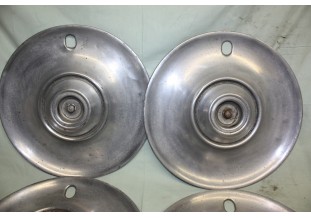 JEU DE 4 ENJOLIVEURS DE ROUE D/394mm...PANHARD PL17 DYNA Z