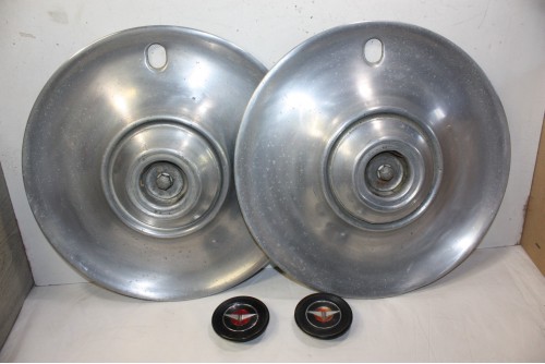 LOT DE 2 ENJOLIVEURS DE ROUE D/394mm...PANHARD PL17 DYNA Z