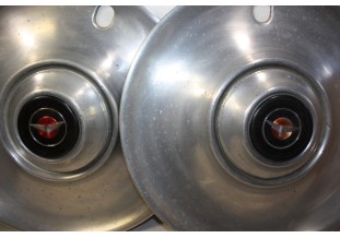 LOT DE 2 ENJOLIVEURS DE ROUE D/394mm...PANHARD PL17 DYNA Z