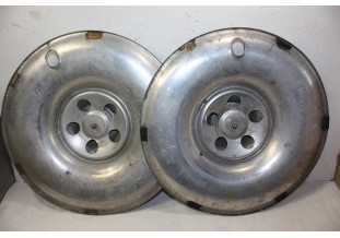 LOT DE 2 ENJOLIVEURS DE ROUE D/394mm...PANHARD PL17 DYNA Z