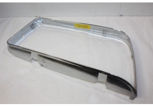 ENTOURAGE OU CERCLAGE DE PHARE AVANT GAUCHE...PEUGEOT 505 JUSQU'A 1986