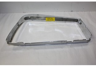 ENTOURAGE OU CERCLAGE DE PHARE AVANT GAUCHE...PEUGEOT 505 JUSQU'A 1986