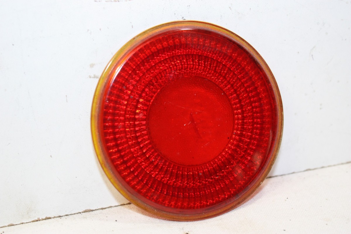 VERRE DE FEU ARRIERE D/75mm...AUTOS DIVERS ANCIENNES COLLECTIONS