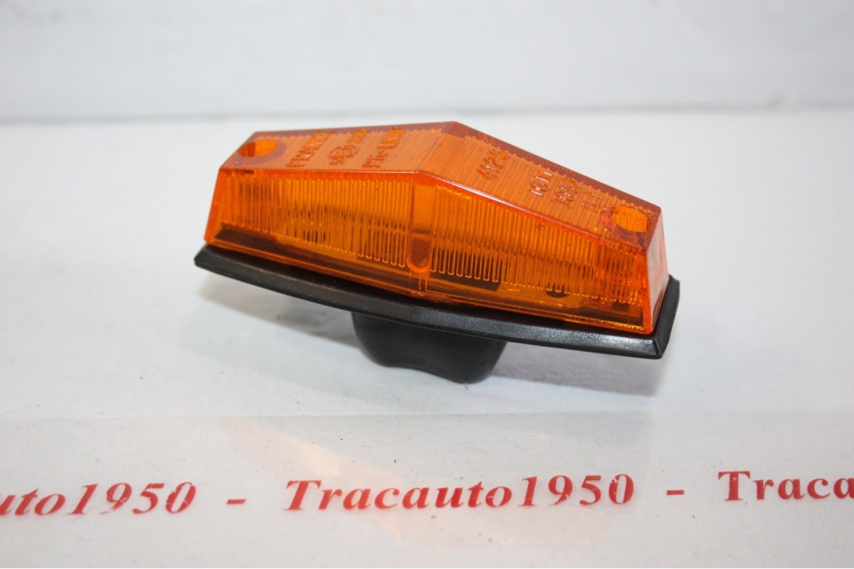 FEU D'AILE D/G PK LMP 4126 ORANGE...RENAULT R8 R10 EXPORT