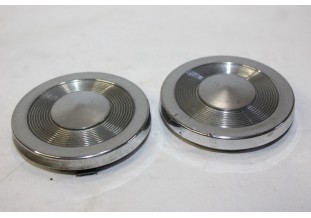 LOT DE 2 CENTRES D'ENJOLIVEURS DE ROUE  D/65mm...AUTOS DIVERS ANCIENNES COLLECTIONS