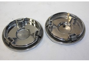 LOT DE 2 CENTRES D'ENJOLIVEURS DE ROUE  D/65mm...AUTOS DIVERS ANCIENNES COLLECTIONS