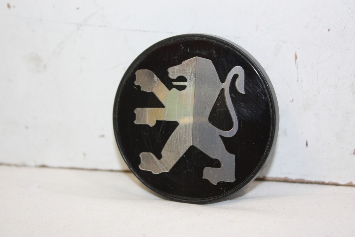 CENTRE D'ENJOLIVEUR DE ROUE PEUGEOT D/56mm...PEUGEOT 104 204 304 504 604 205 305 405 309