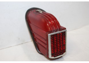 CABOCHON DE FEU ARRIERE GAUCHE PK LMP 348...RENAULT 4cv 1er modèle