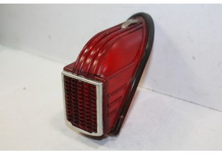 CABOCHON DE FEU ARRIERE GAUCHE PK LMP 348...RENAULT 4cv 1er modèle