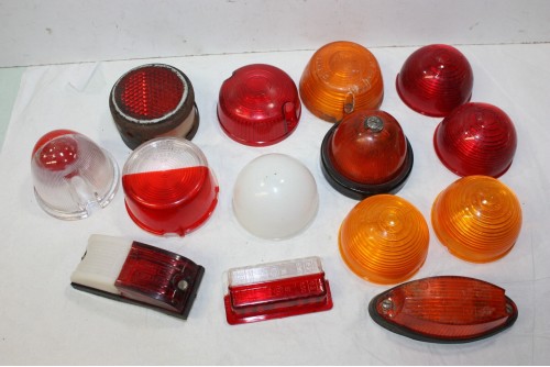 LOT DE DIVERS FEUX ET CABOCHONS...CAMIONS AUTOCARS UTILITAIRES DIVERS COLLECTIONS