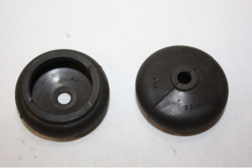 LOT DE 2 CAPUCHONS CAOUTCHOUC STOP 23152...AUTOS DIVERS COLLECTIONS ANCIENNES