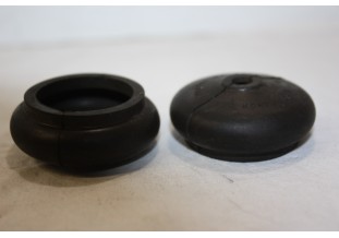 LOT DE 2 CAPUCHONS CAOUTCHOUC STOP 23152...AUTOS DIVERS COLLECTIONS ANCIENNES