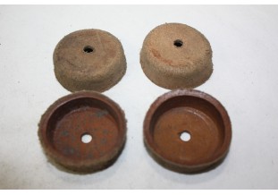 JEU DE 4 CAPUCHONS CUIR D/42mm...AUTOS DIVERS COLLECTIONS ANCIENNES