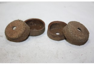 JEU DE 4 CAPUCHONS CUIR D/37mm...AUTOS DIVERS COLLECTIONS ANCIENNES