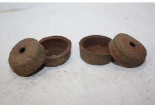 JEU DE 4 CAPUCHONS CUIR D/30mm...AUTOS DIVERS COLLECTIONS ANCIENNES