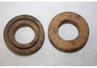 LOT DE 2 CUIR DE PRESSE-ETOUPE D'ARBRE DE ROUE AVANT...RENAULT KZ 4 / 5 / 7