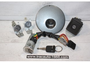 LOT NEIMAN 34DW + SERRURES + BOUCHON D'ESSENCE...CLIO BACCARA