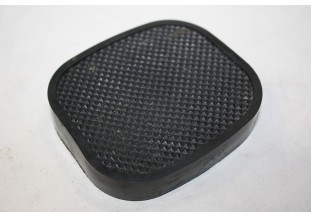 CAOUTCHOUC COUVRE PEDALE 87mm x 65mm...AUTOS DIVERS COLLECTIONS ANCIENNES