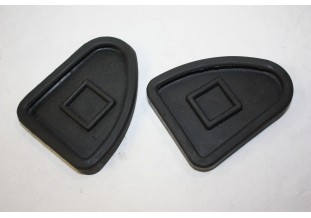 PAIRE DE CAOUTCHOUC COUVRE PEDALE 95mm x 75mm...AUTOS DIVERS COLLECTIONS ANCIENNES