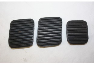 JEU DE 3 CAOUTCHOUC COUVRE PEDALE 6439...AUTOS DIVERS COLLECTIONS ANCIENNES