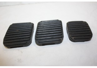 JEU DE 3 CAOUTCHOUC COUVRE PEDALE 6439...AUTOS DIVERS COLLECTIONS ANCIENNES