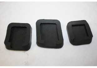 JEU DE 3 CAOUTCHOUC COUVRE PEDALE 6439...AUTOS DIVERS COLLECTIONS ANCIENNES