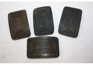 LOT DE 4 CAOUTCHOUC DE COUVRE PEDALE 6060908...RENAULT R8