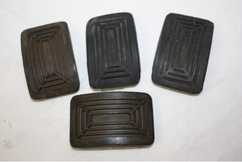 LOT DE 4 CAOUTCHOUC DE COUVRE PEDALE 6060908...RENAULT R8