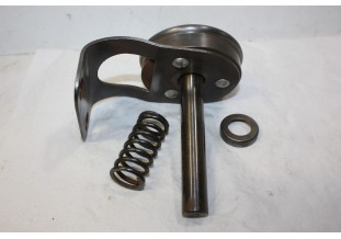 PIECE MECANIQUE AVEC GRAISSEUR...AUTOS DIVERS COLLECTIONS ANCIENNES