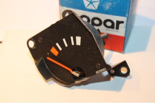 RECEPTEUR D'ESSENCE DE COMPTEUR MOPAR 05250583...SIMCA CHRYSLER HORIZON voir descriptif