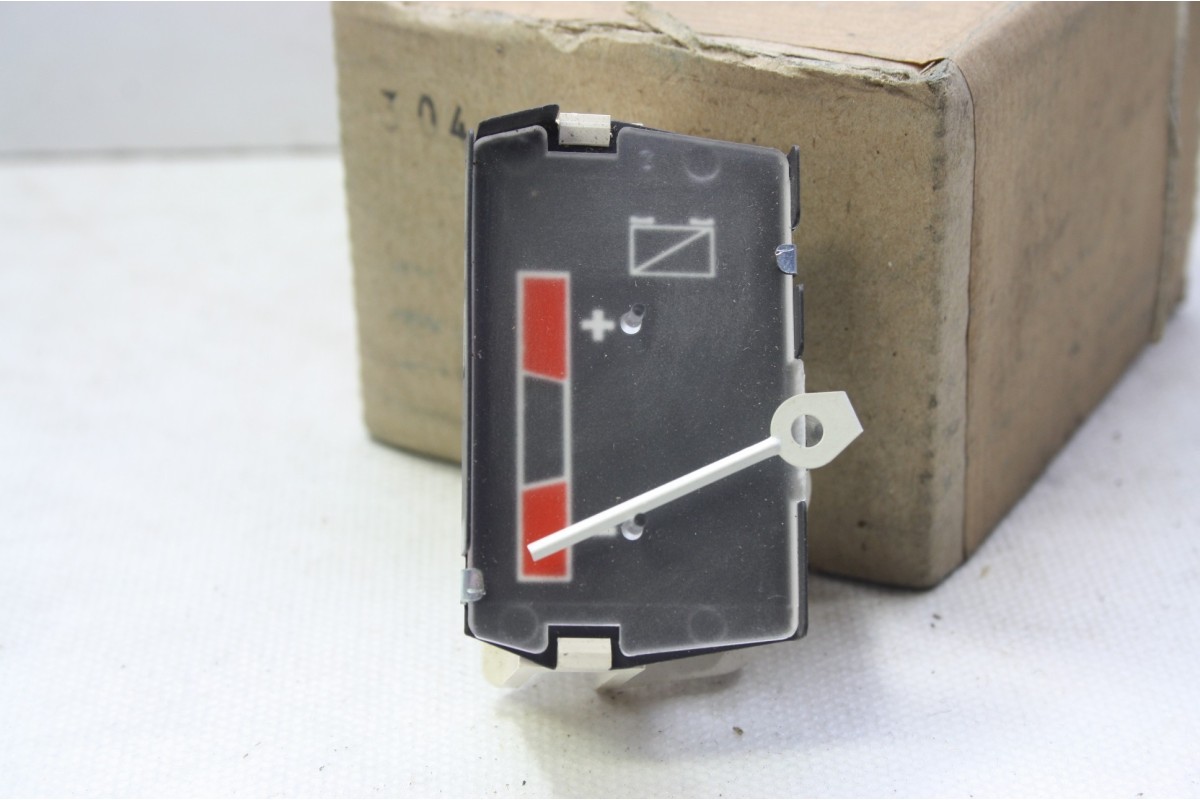 VOLTMETRE DE COMPTEUR JAEGER 304250...PEUGEOT 304 voir descriptif