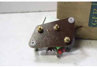 RECEPTEUR DE PRESSION D'HUILE JAEGER 304660/01...RENAULT R12 GORDINI voir descriptif