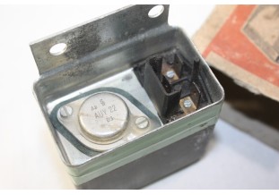 REGULATEUR BOSCH 14v 0192062001 pour ALTERNATEURS BOSCH...AUTOS DIVERS voir descriptif