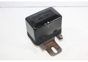 REGULATEUR 14v UHER 09.5702 70WP20 pour DYNAMOS...TRACTEURS ANCIENS voir descriptif