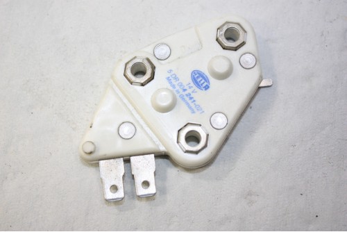 REGULATEUR 14v HELLA 5DR004241-021 pour ALTERNATEURS...OPEL ASCONA KADETT voir descriptif