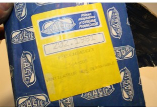 POMPE A EAU SASIC 2021981...PEUGEOT 504 505 voir descriptif