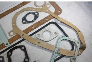 LOT DE JOINTS MOTEUR ou BV SLS 7050055...AUTOS TRACTEURS MOTEURS AGRICOLES ??