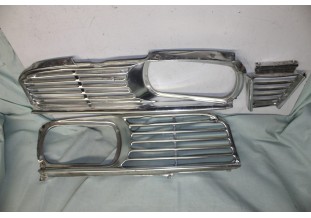 ENSEMBLE CALANDRE EN ALU 3 PARTIES...RENAULT R16 T TL TS