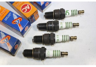 JEU DE 4 BOUGIES AC DELCO 42 XL...AUTOS MOTOS CAMIONS DIVERS...