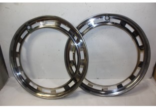 LOT DE 2 ENJOLIVEURS DE ROUE D/380mm...AUTO ANCIENNES COLLECTIONS