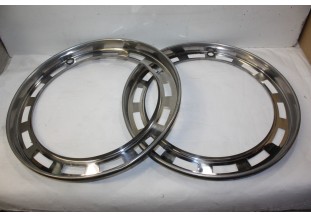 LOT DE 2 ENJOLIVEURS DE ROUE D/380mm...AUTO ANCIENNES COLLECTIONS