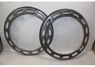 LOT DE 2 ENJOLIVEURS DE ROUE D/380mm...AUTO ANCIENNES COLLECTIONS