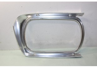 ENTOURAGE DE PHARE COTE DROIT FORD...FORD TAUNUS 15M P6