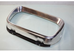 ENTOURAGE DE PHARE FORD...FORD TAUNUS P7 17M