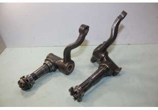 PAIRE D'AXES ET PIVOTS D/G D'ESSIEU AVANT POUT ROUE BOIS 700X85...AUTOS ANCIENNES 1910/1930
