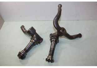 PAIRE D'AXES ET PIVOTS D/G D'ESSIEU AVANT POUT ROUE BOIS 700X85...AUTOS ANCIENNES 1910/1930