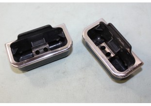 PAIRE DE CENDRIERS DE PORTIERE GM 238...FORD OPEL