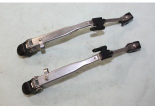 PAIRE DE BRAS D'ESSUIE GLACE A3M pour PHARES AVANTS L/175mm...AUTOS LADA SKODA